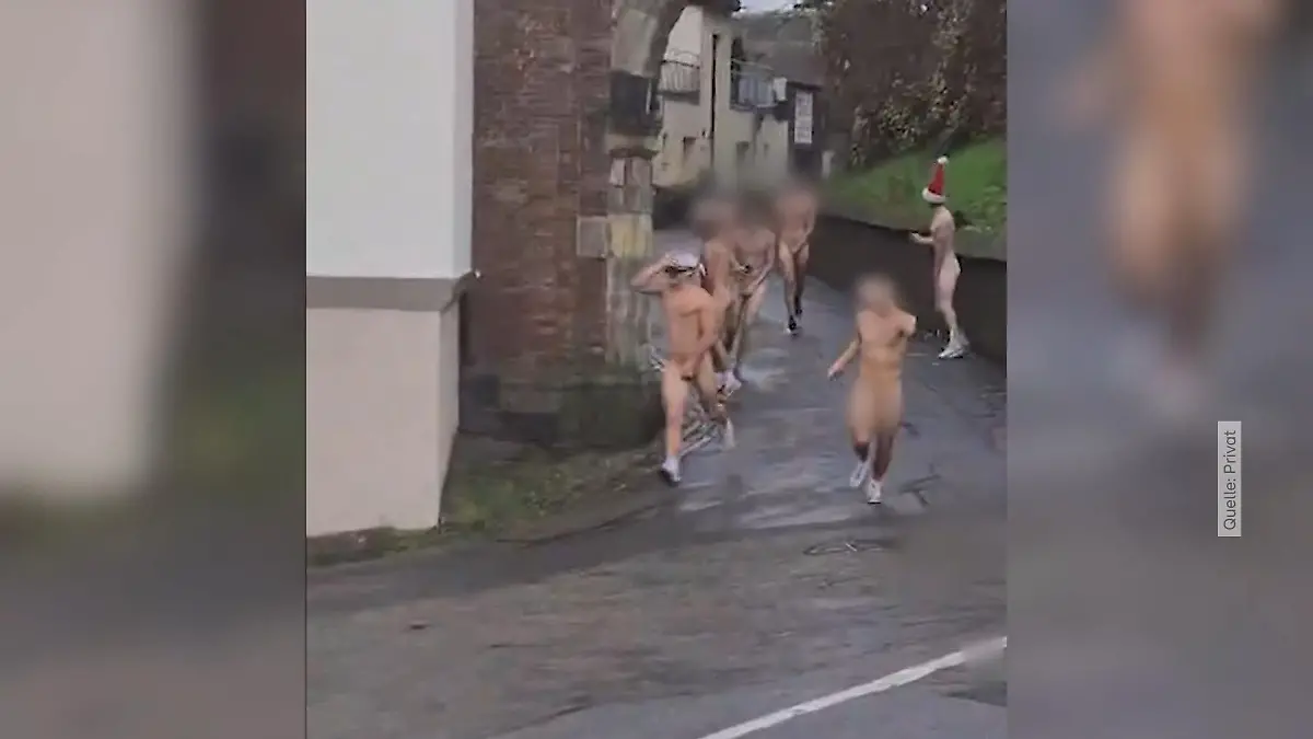 Rätsel um nackte Weihnachts-Flitzer Zipfelmütze statt Wintermantel!