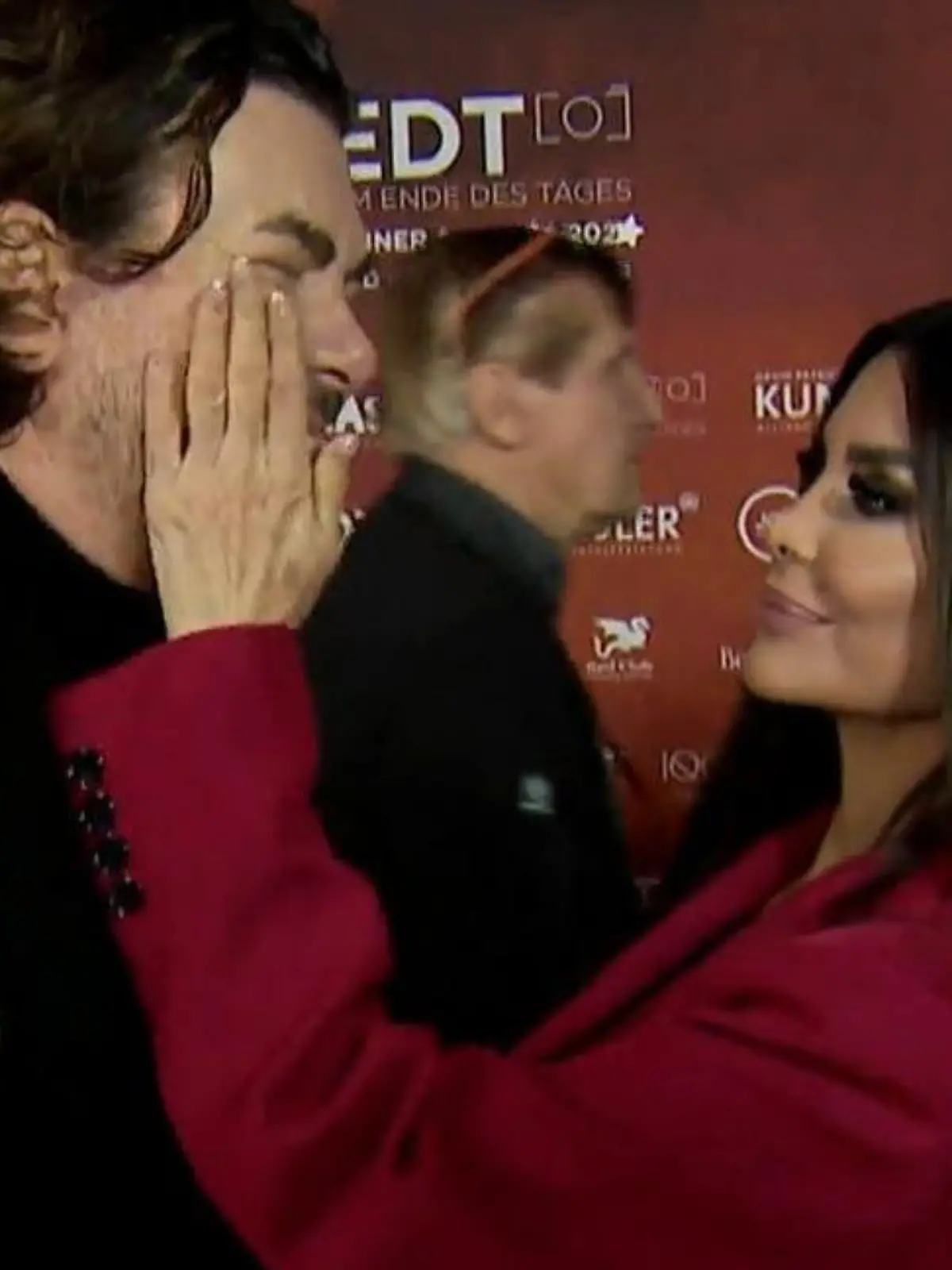 Bild zu: "Schon vorher gibt’s Zoff! Reality-Ex-Paar sitzt Weihnachten gemeinsam unterm Baum"