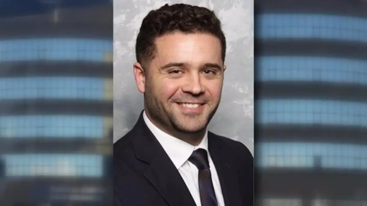 Arzt gibt schwangerer Freundin heimlich Abtreibungspillen Fötus tot!