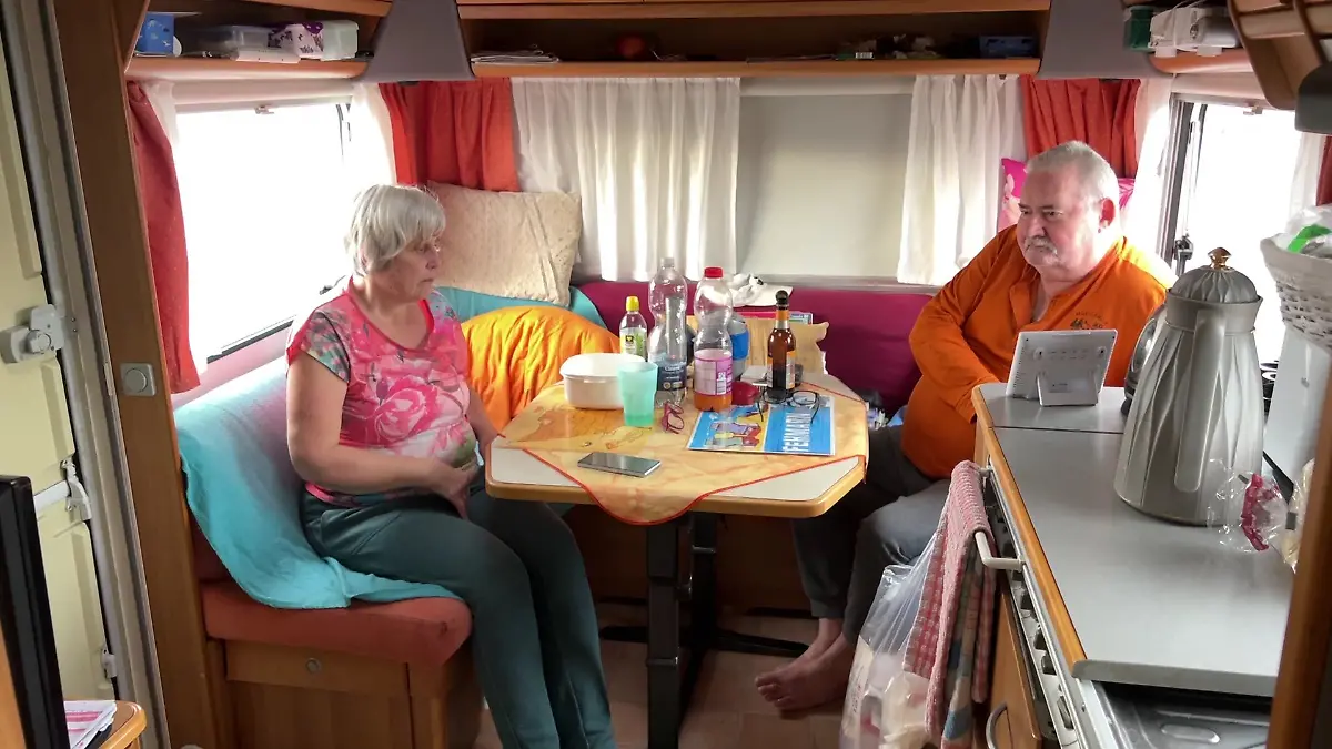 Liebevoll haben Brigitte und Horst sich ihr Zuhause eingerichtet, doch jetzt verlieren sie es.