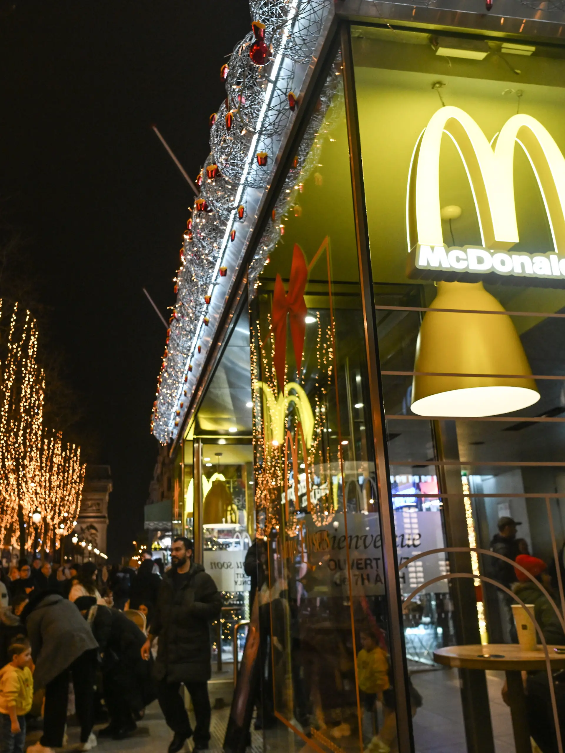 McDoald’s-Filiale in der Weihnanchtszeit (Symbolfoto, Archiv) 