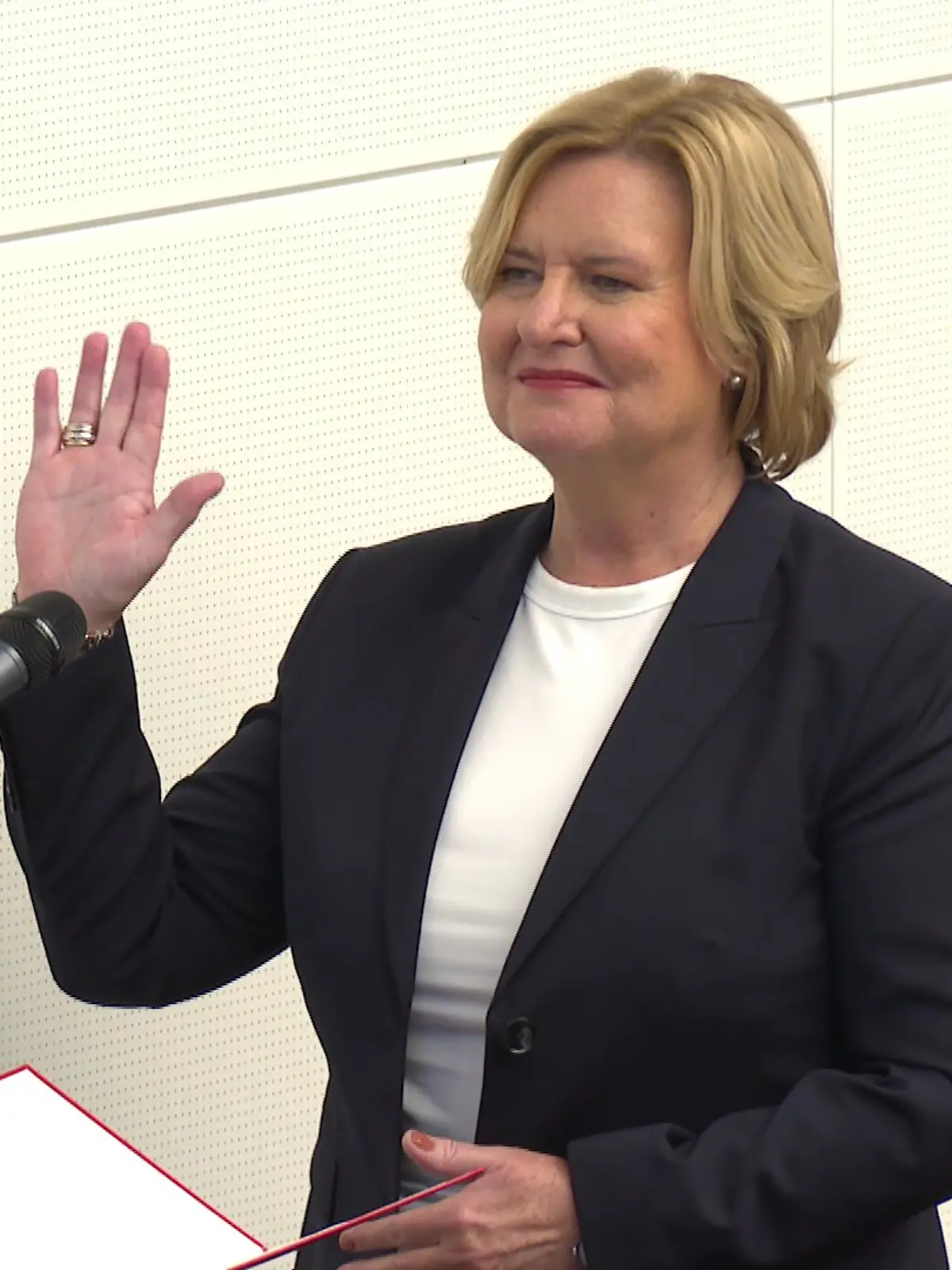 Bild zu: "Bremen statt Bundestag: Eva Högl (SPD) zur neuen Innensenatorin gewählt "