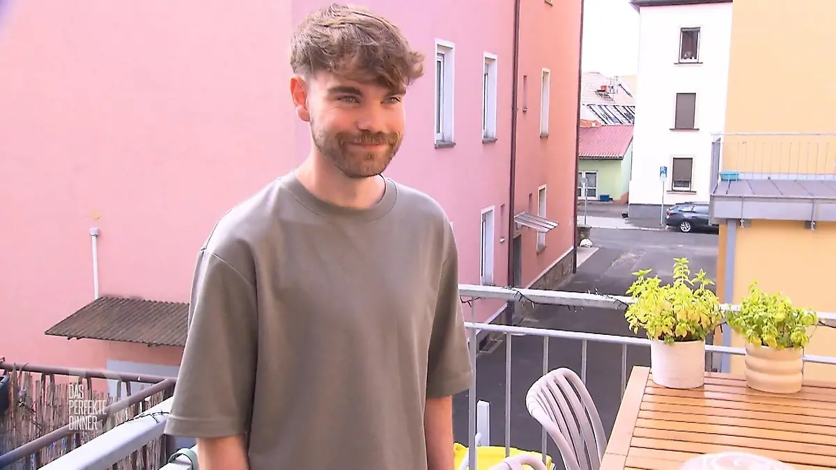 Nick ist vor seinem ersten Tag mächtig aufgeregt Hobbykoch, Hobbybarista und Hobbyathlet