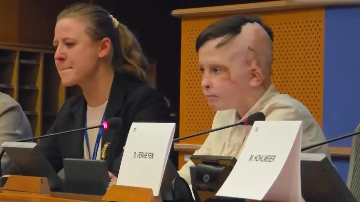 Romans (11) Schicksal rührt zu Tränen! Dolmetscherin bricht bei seinen Worten zusammen Er verlor seine Mama im Ukraine-Krieg