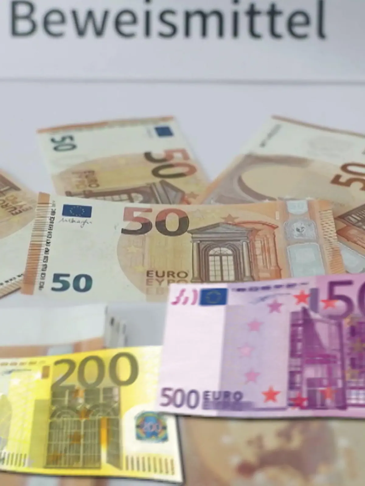 Bild zu: "Polizei schnappt „Blütenkönig“"