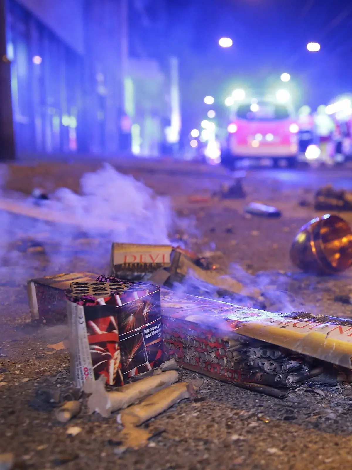 Bild zu: "Mit Böllern experimentiert! 15-Jähriger verletzt sich schwer"