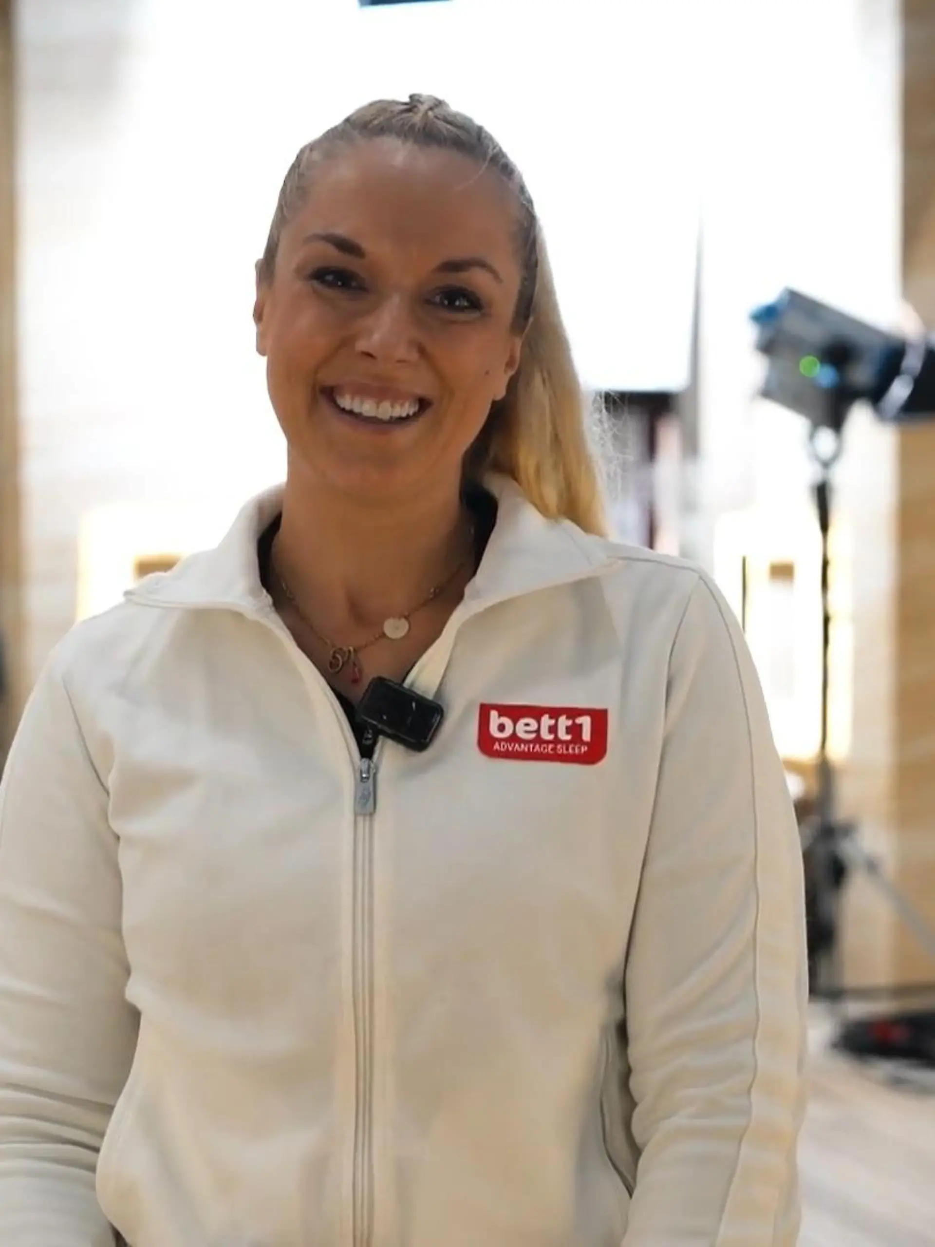 Bild zu: "Sabine Lisicki kommt am Set aus dem Staunen nicht heraus"