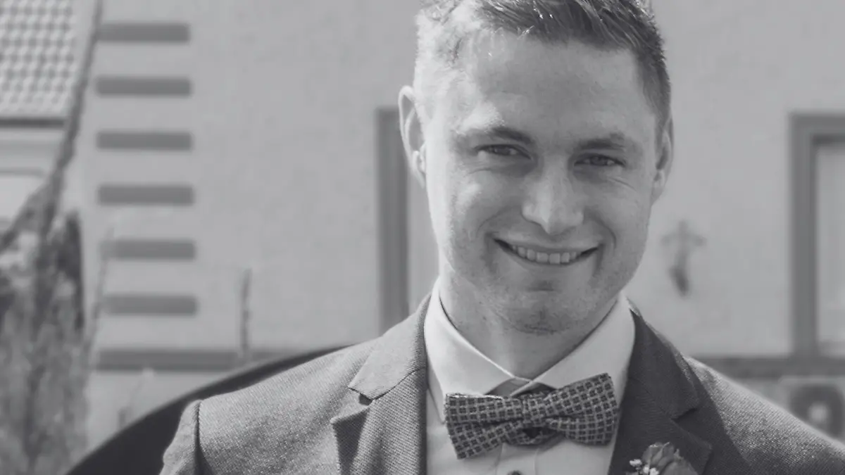 Polizist und Familienvater Daniel stirbt bei einem Autounfall. 