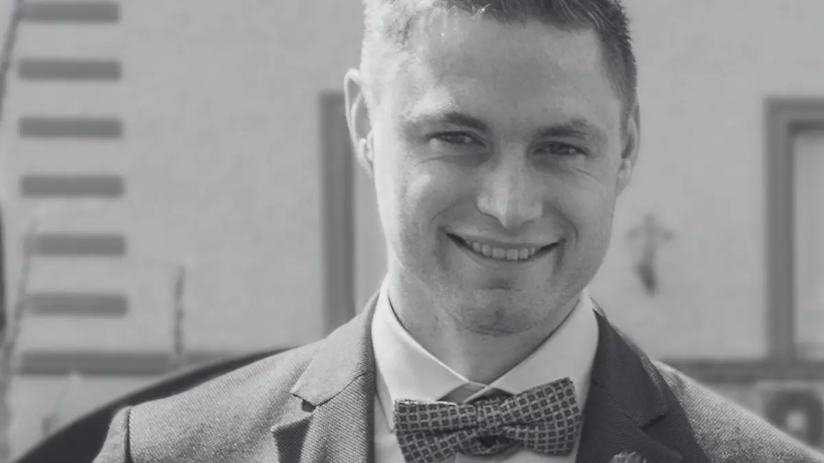 Polizist und Familienvater Daniel stirbt bei einem Autounfall.