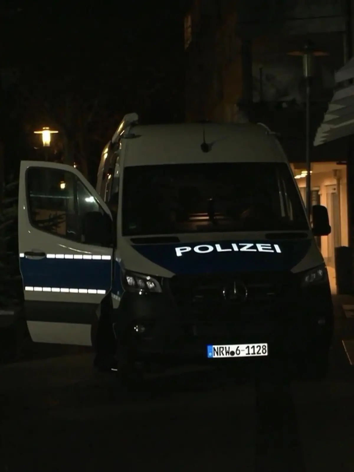 Bild zu: "Messerattacke am Weihnachtsmarkt in Herford! 16-Jähriger lebensgefährlich verletzt"