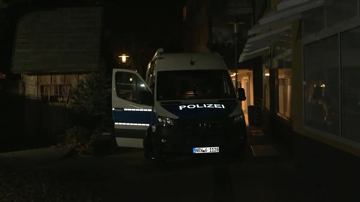 Messerattacke am Weihnachtsmarkt in Herford! 16-Jähriger lebensgefährlich verletzt Polizei sucht Zeugen