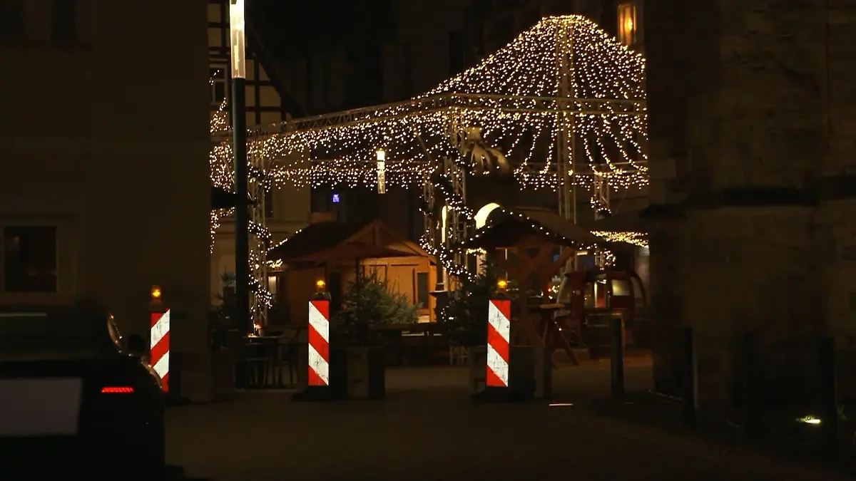 Messerangriff auf Herforder Weihnachtsmarkt – Polizei fasst 15-Jährigen! Opfer (16) war in Lebensgefahr