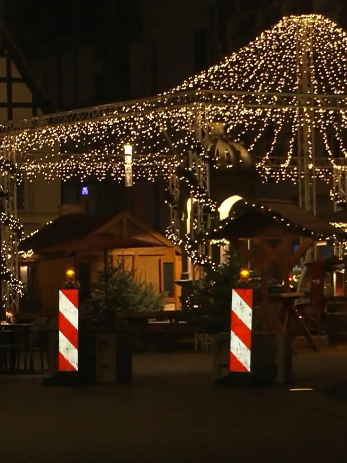 Bild zu: "Messerangriff auf Herforder Weihnachtsmarkt – Polizei fasst 15-Jährigen!"