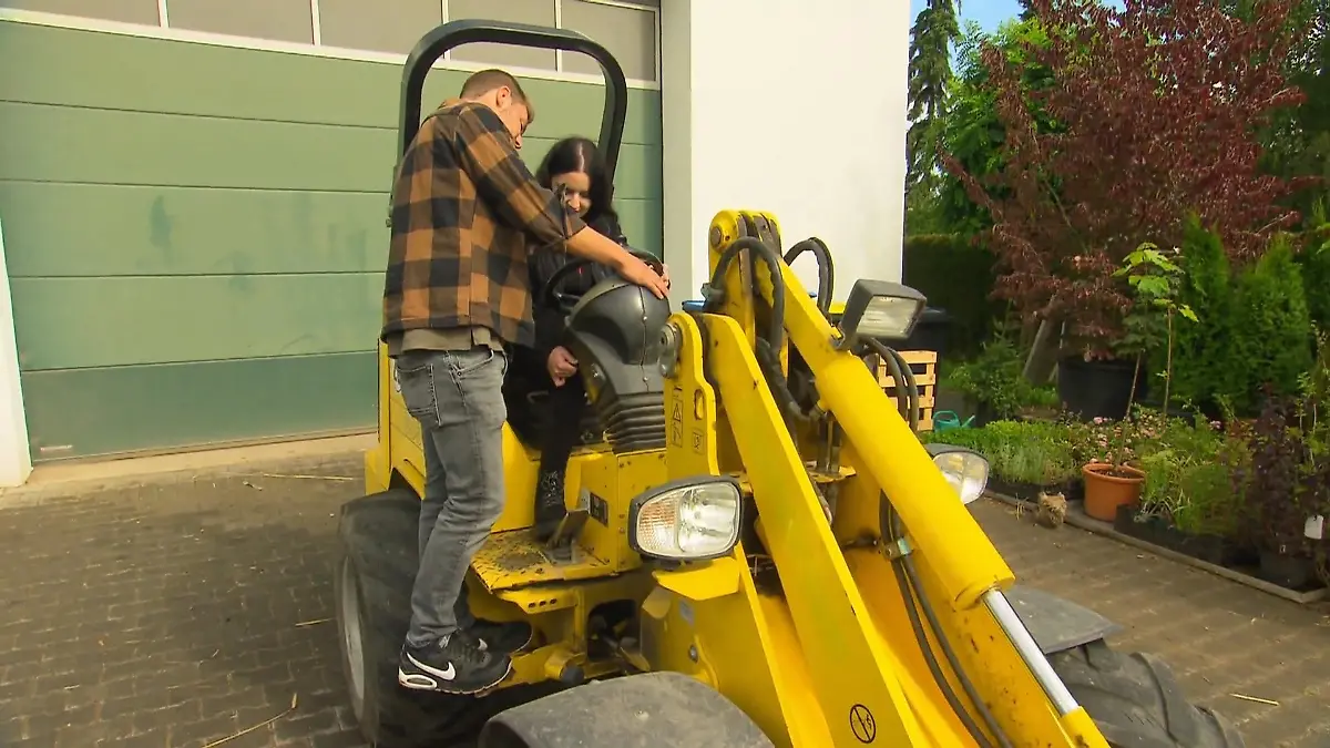Valentina kämpft mit dem Radlader Startschwierigkeiten