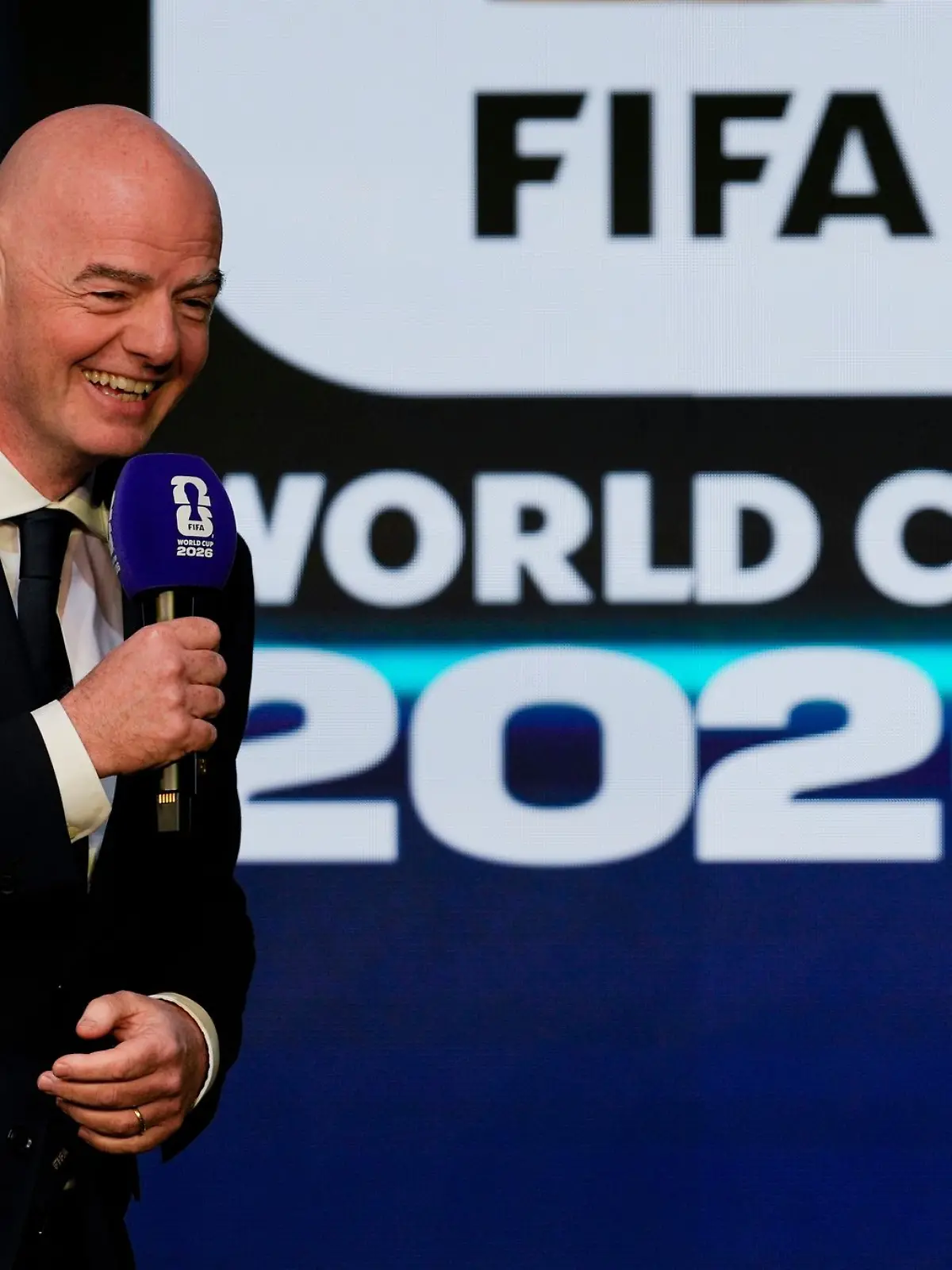 Bild zu: "Fans sehen «ungeheuren Verrat» bei WM-Tickets - DFB bedauert"