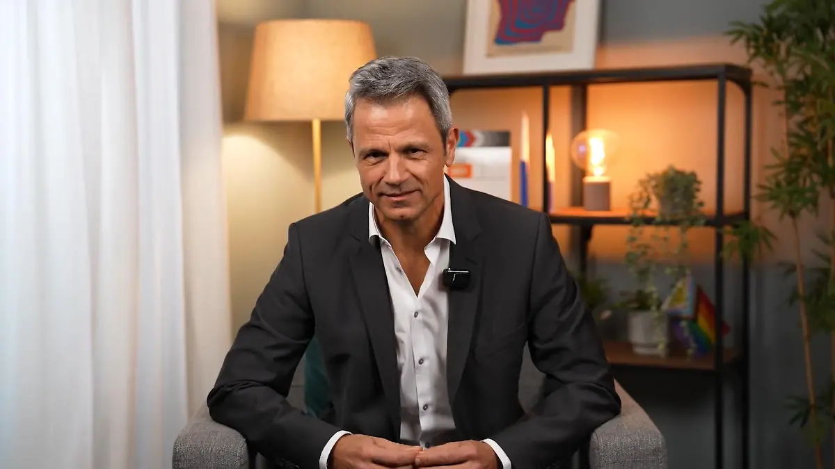 Jens Hajek hat einen besonderen Wunsch Blick ins „Unter uns“-Jahr 2026