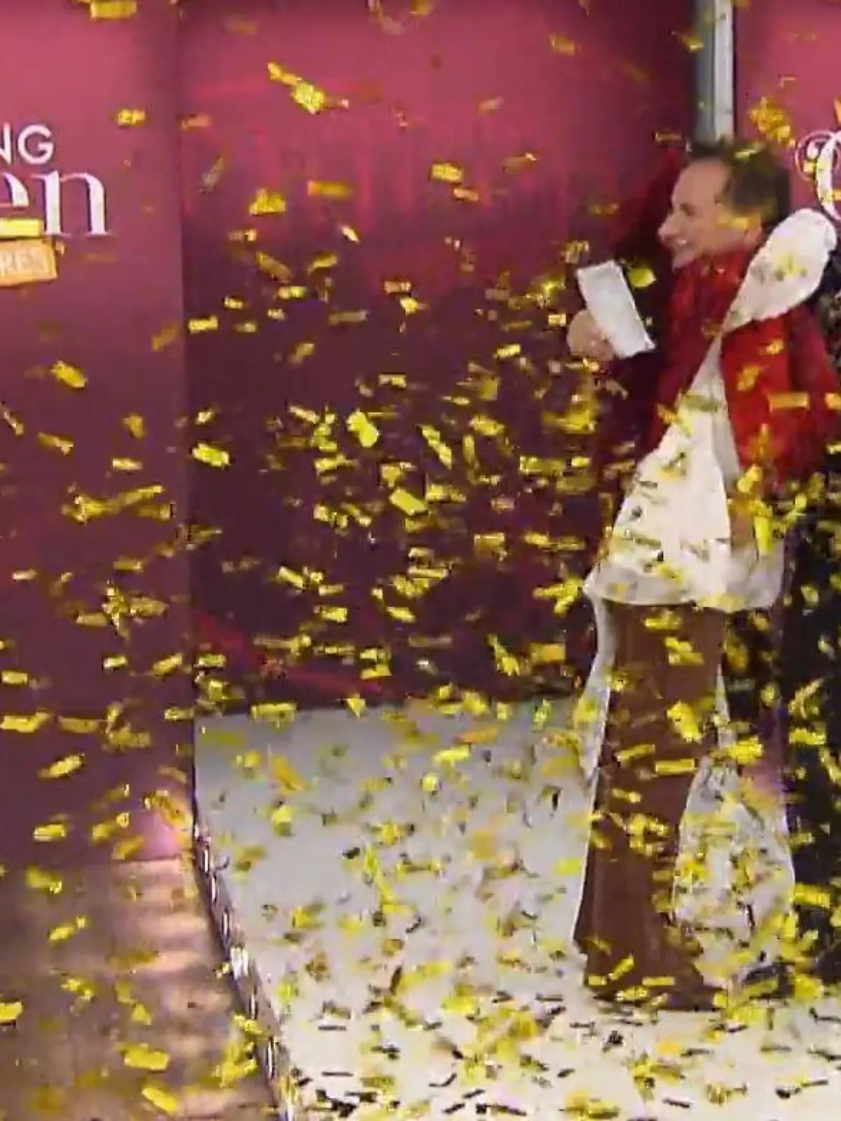 Bild zu: "Shopping Queen des Jahres 2025! Und die Krone geht an ..."