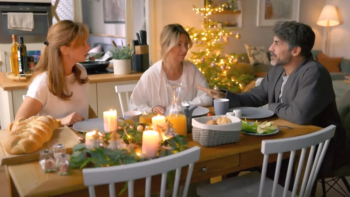 Ute frühstückt mit Ferhat und seiner Ex „Unter uns“-Folge vom 26.12.25 auf RTL+