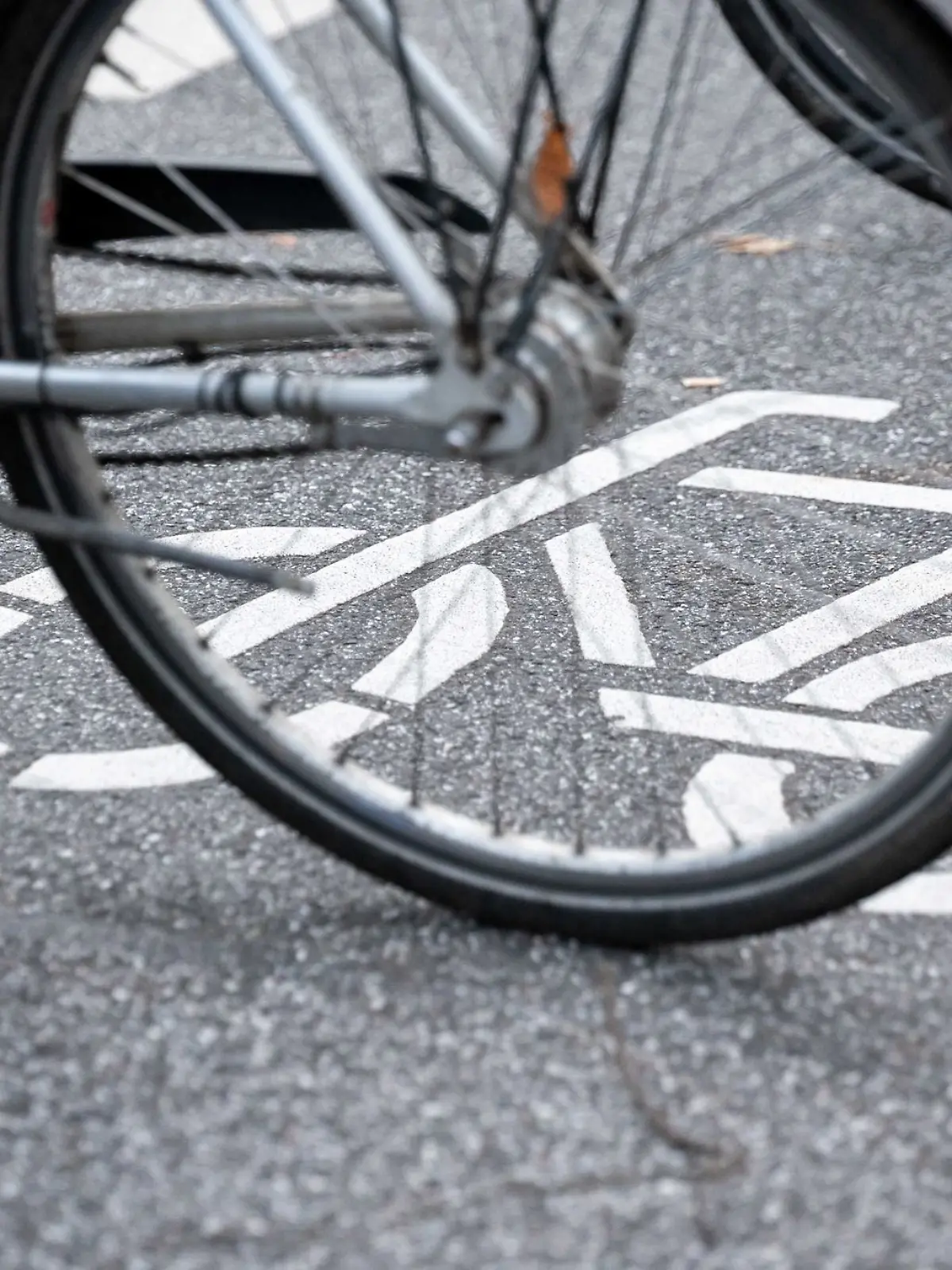 Bild zu: "Junge (14) wird von Bus überrollt und stirbt"