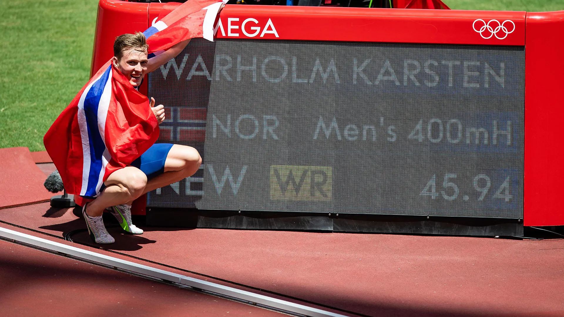 210803 Karsten Warholm of Norway celebrates after running on a new world record in men s 400 meter hurdle final during day 11 of the Tokyo 2020 Olympic Games, Olympische Spiele, Olympia, OS on August 3, 2021 in Tokyo. Photo: Joel Marklund / BILDBYRAN / kod JM / JM0185 bbeng friidrott athletics friidrett olympic games olympics os ol olympiska spel olympiske leker tokyo2020 tokyo 2020 tokyo-os tokyo-ol norge norway jubel *** 210803 Karsten Warholm of Norway celebrates after running on a new world record in men s 400 meter hurdle final during day 11 of the Tokyo 2020 Olympic Games on August 3, 2021 in Tokyo Photo Joel Marklund BILDBYRAN kod JM JM0185 bbeng athletics athletics athletics olympic games olympics os ol olympic games olympic games tokyo2020 tokyo 2020 tokyo os tokyo ol norway norway cheers, PUBLICATIONxNOTxINxSWExNORxAUT Copyright: JONxOLAVxNESVOLD BB210803JE044