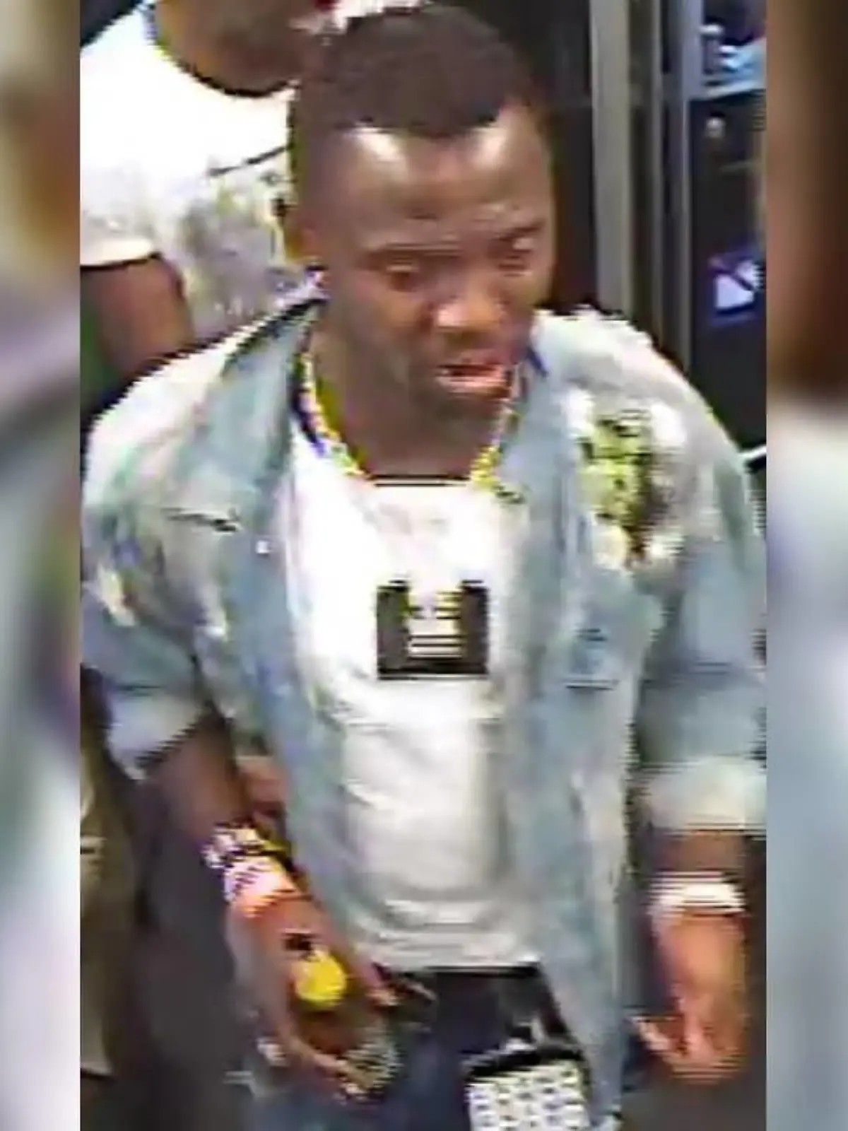Dieser Mann soll einen 26-Jährigen in der U-Bahn verprügelt haben - mit seinem Gürtel.