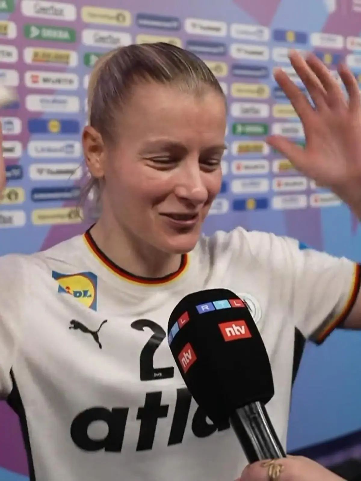 Bild zu: "Jetzt spricht unsere Handball-Heldin Antje Döll"