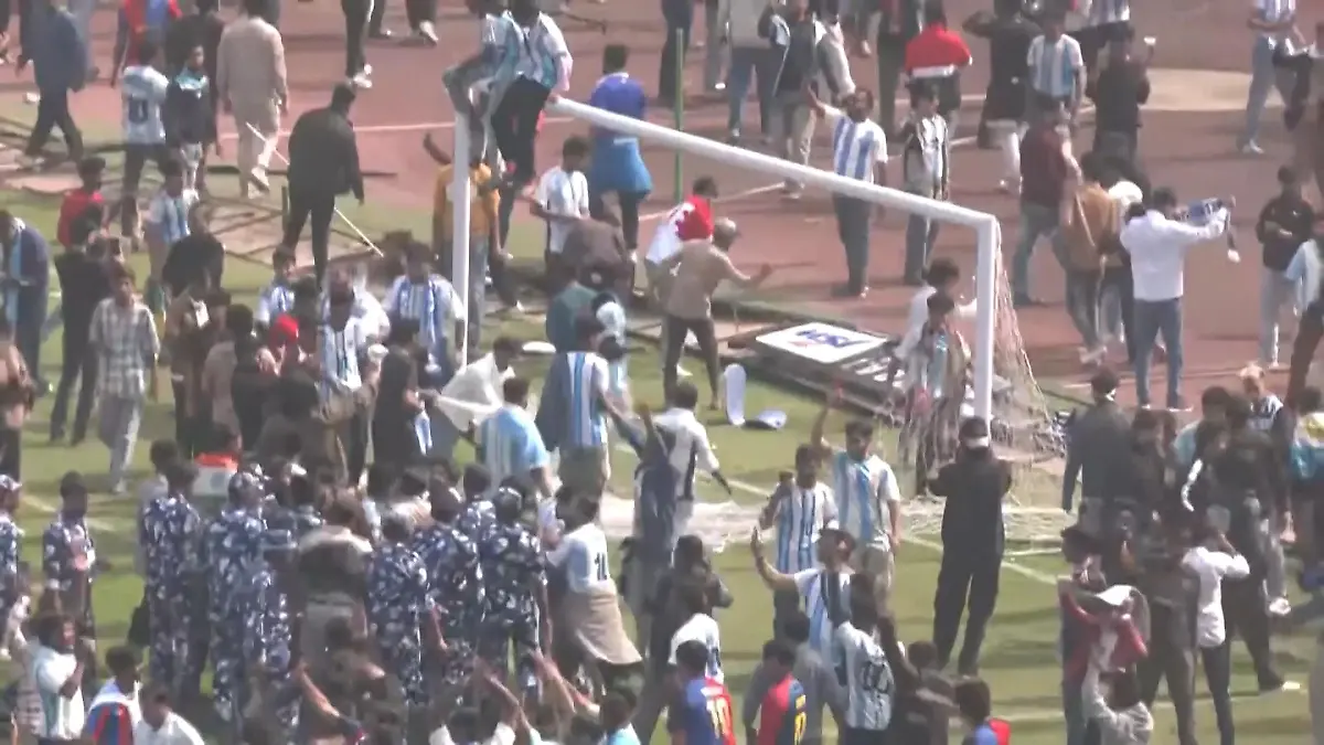 Mega-Star Messi flieht vor wütendem Fan-Mob Skandal-Szenen in Indien