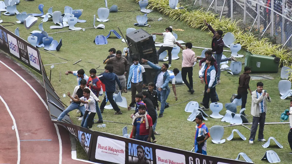 Chaos-bei-Messi-Auftritt-in-Kalkutta-Fans-verw-sten-Stadion-Lionel-Messi-flieht