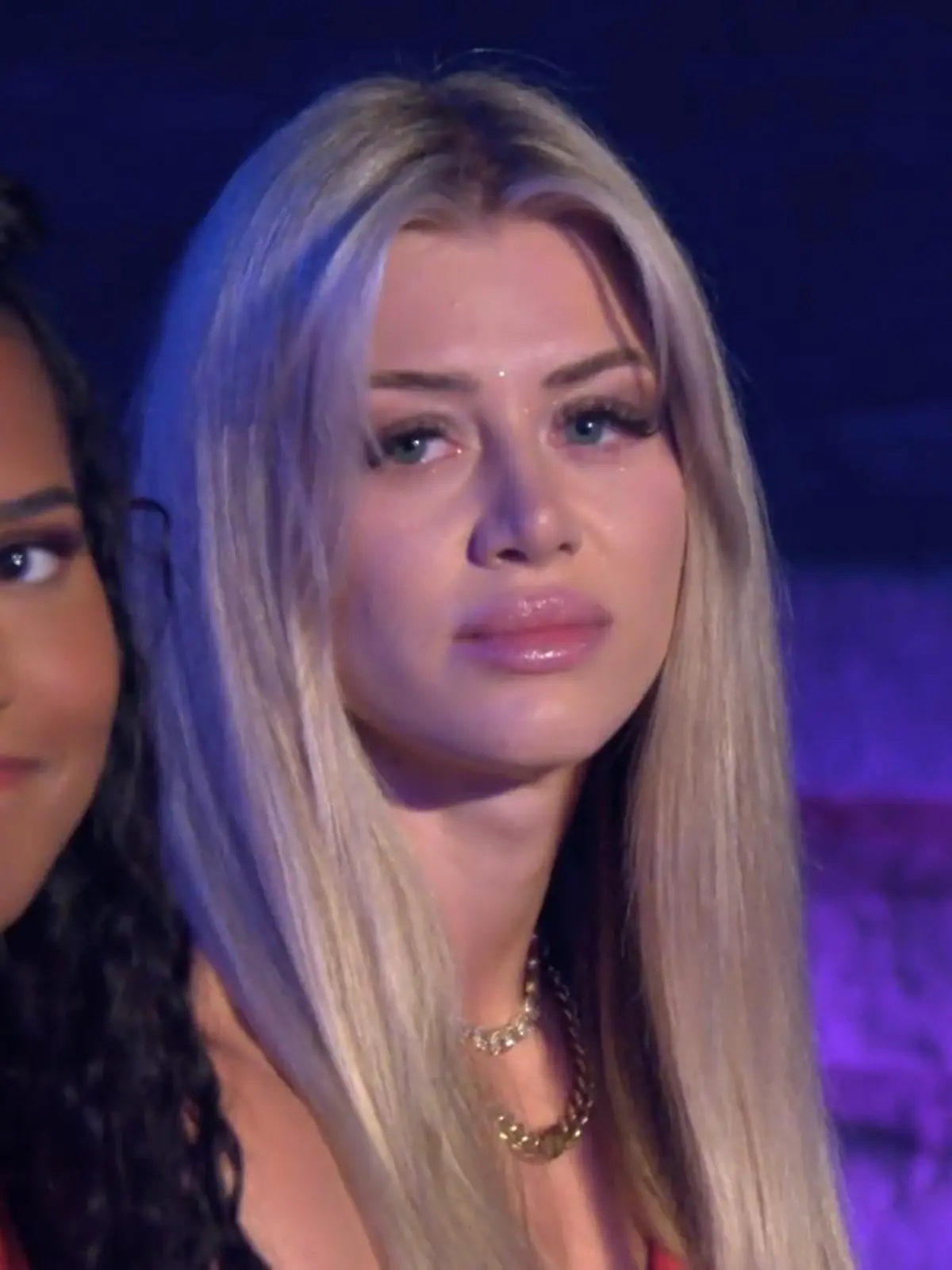 Bild zu: "Mixed! SO ein Lagerfeuer gab’s in der Villa der Versuchung noch nie"