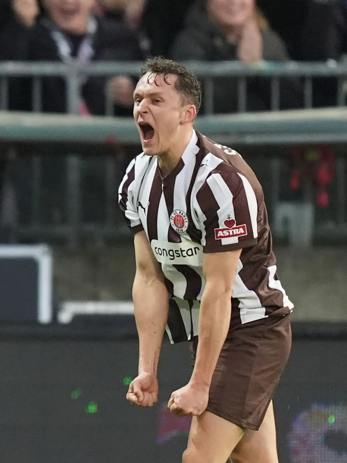 Bild zu: "Kaars erlöst FC St. Pauli - Hoffenheim zerlegt HSV"