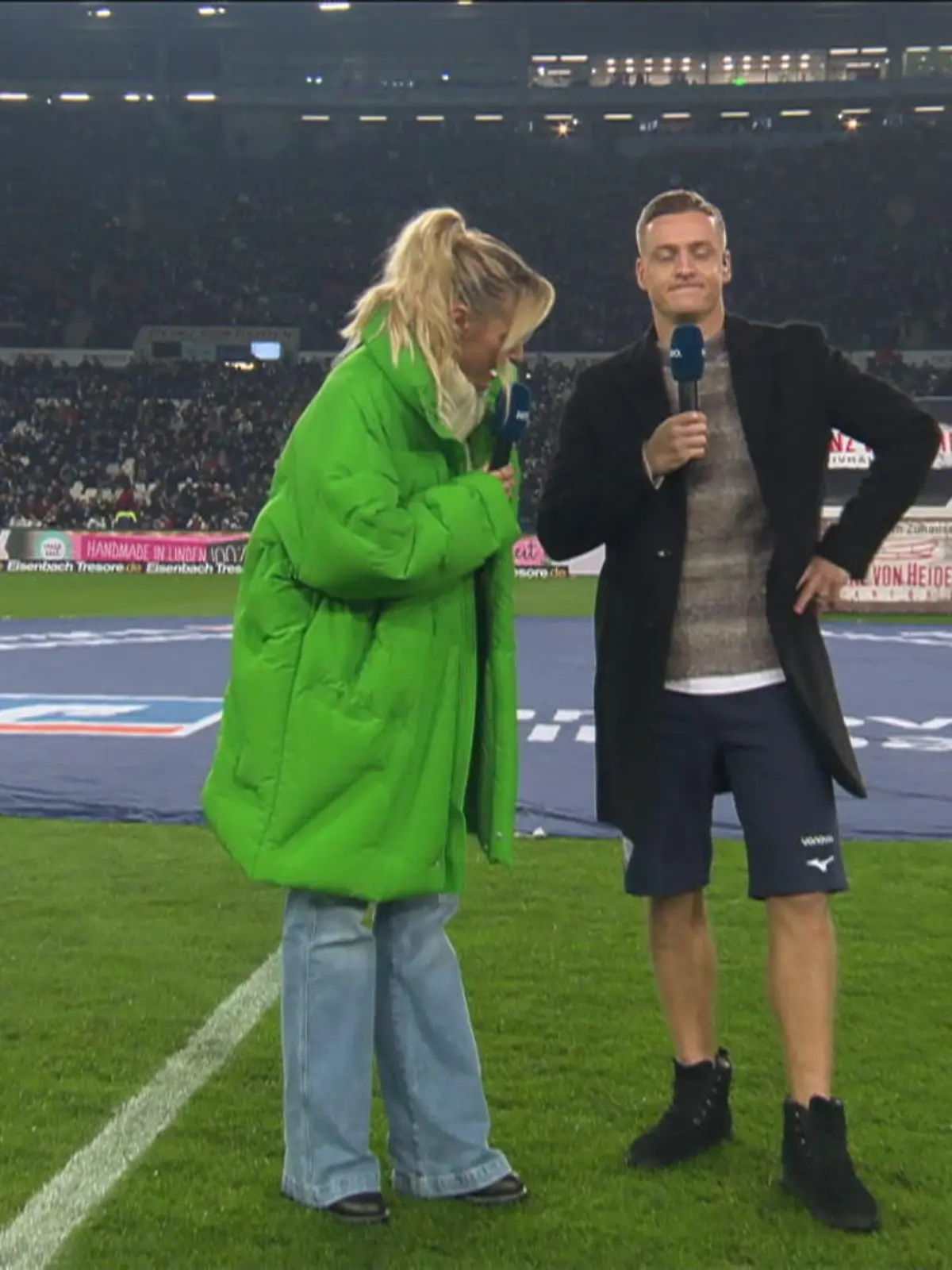 Bild zu: "Beinharte Aktion! RTL-Experte Felix Kroos hat die Hose schön"