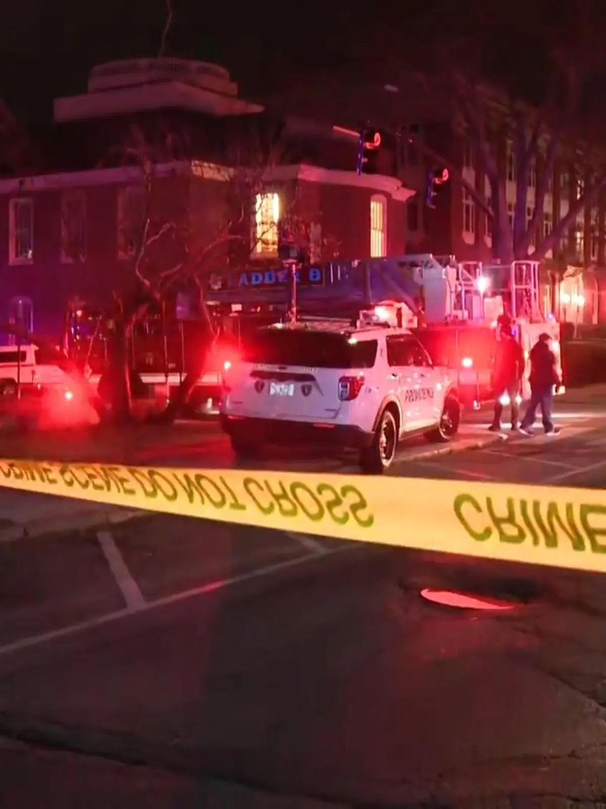 Bild zu: "Tote bei Schüssen an Elite-Uni! Amokläufer auf der Flucht"