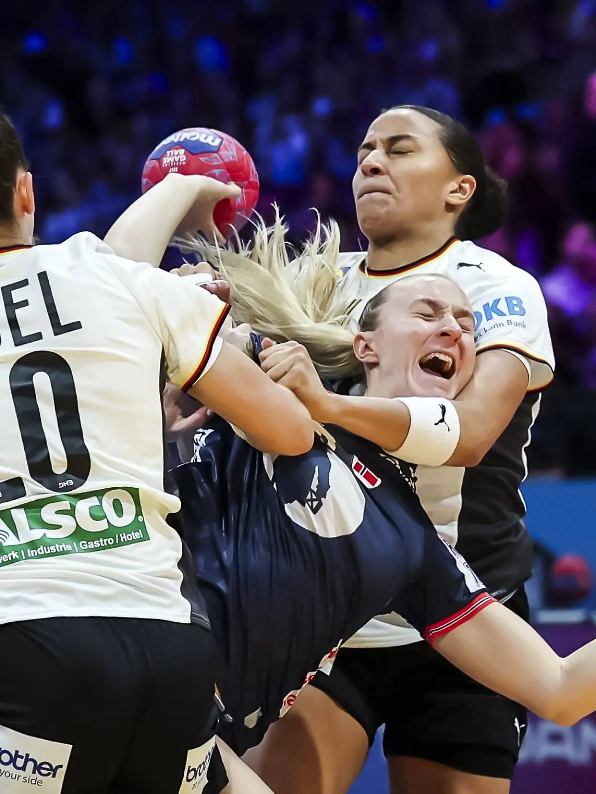 Bild zu: "WM-Traum geplatzt – Final-Drama um unsere Handball-Heldinnen!"