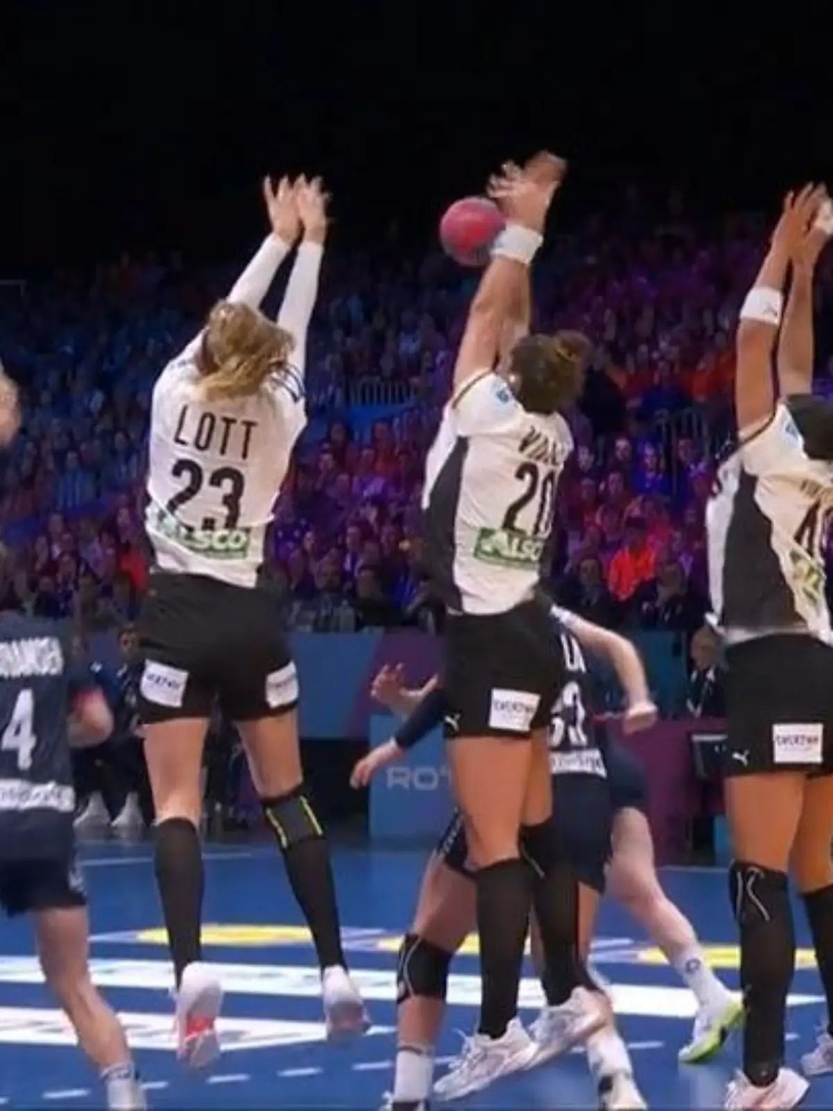 Bild zu: "Deutsche Handballerinnen verlieren im Finale gegen Norwegen"