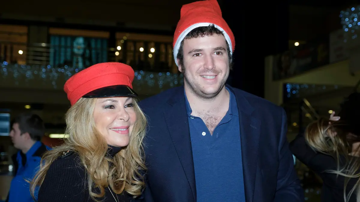 Alex Lequio Jr and Ana Obregon attend the solidarity market in favor of the FundaciÃ³n Porque Viven in Madrid. Spain. December 20, 2017 (Photo by Oscar Gonzalez/NurPhoto)