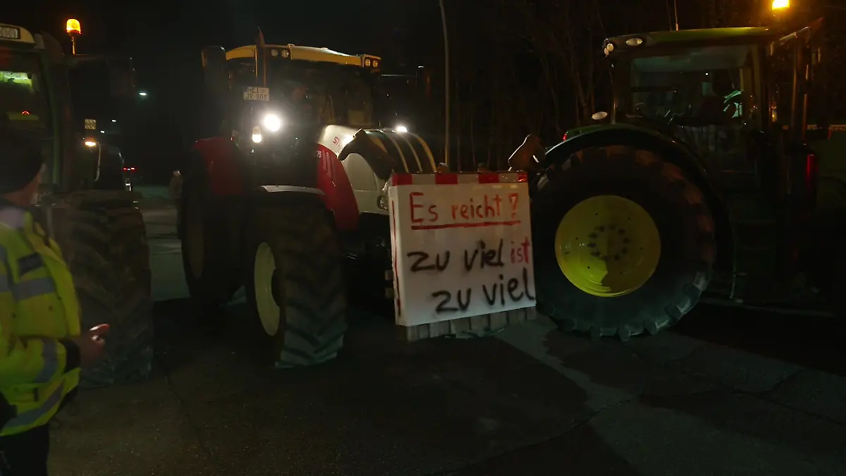 Bauernprotest vor Lidl-Zentrallager in Schleswig-Holstein