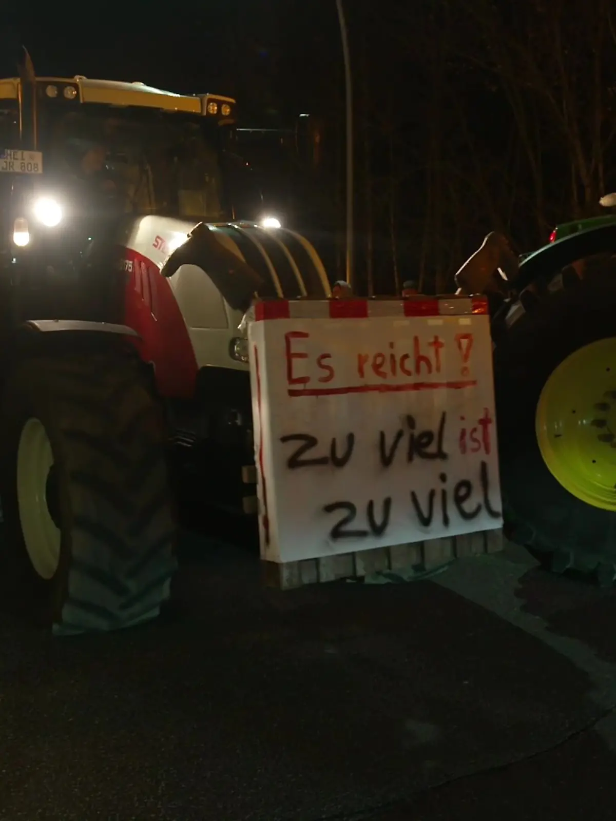 Bauernprotest vor Lidl-Zentrallager in Schleswig-Holstein