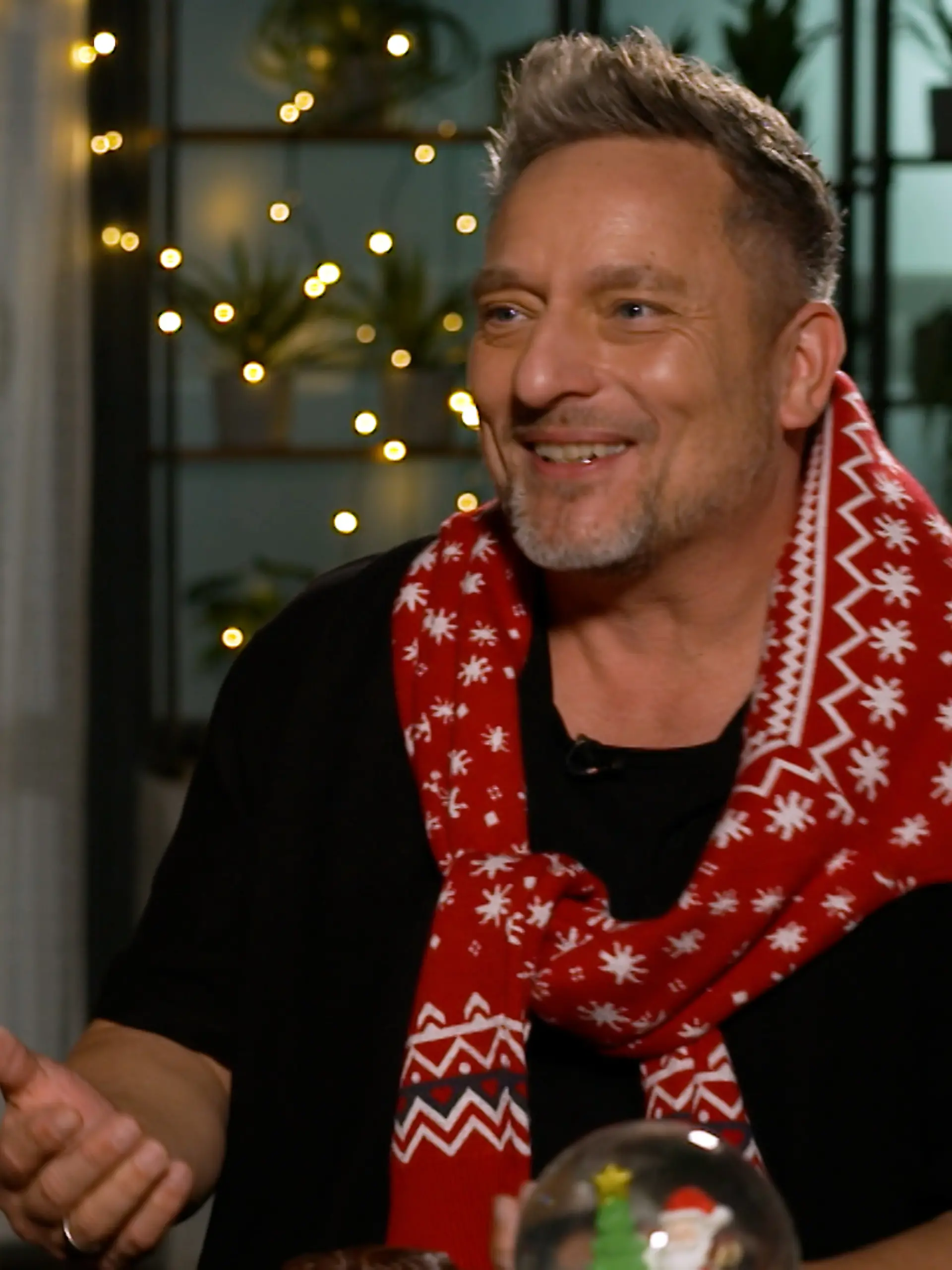 Iris Mareike Steen und Lars Pape sprechen über Weihnachtsfeier. 