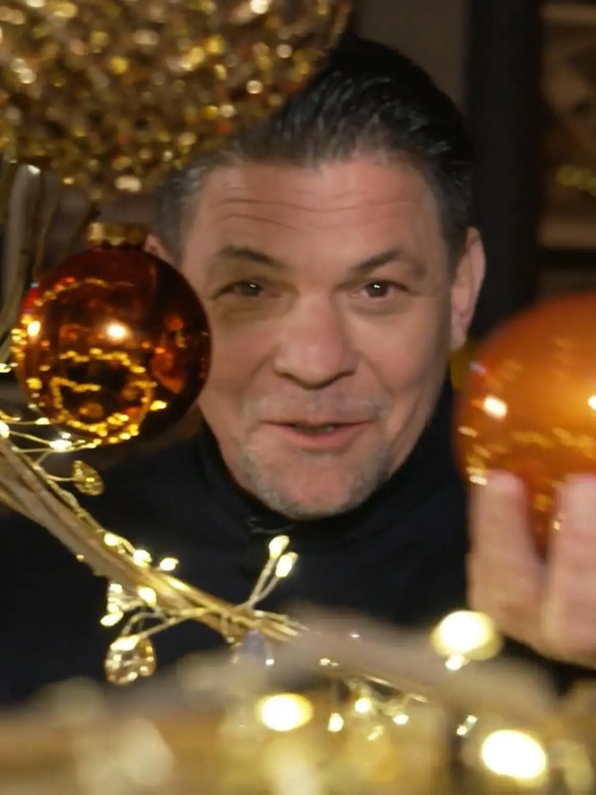 Bild zu: "Tim Mälzer reflektiert über sein Jahr"