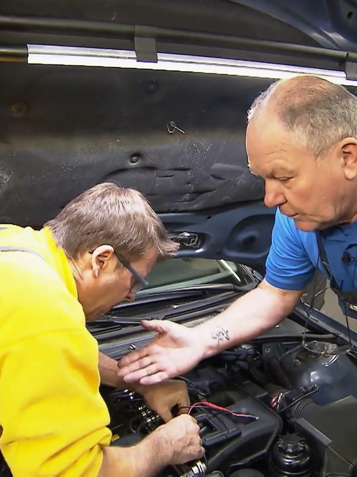 Bild zu: "Die Autodoktoren finden die Lösung"