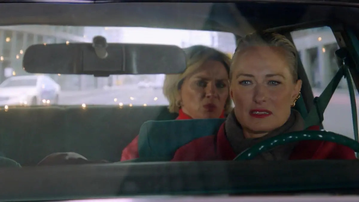 Diese Spritztour mit einer Dogge im Auto werden die GZSZ-Schauspielerinnen so schnell nicht mehr vergessen. 