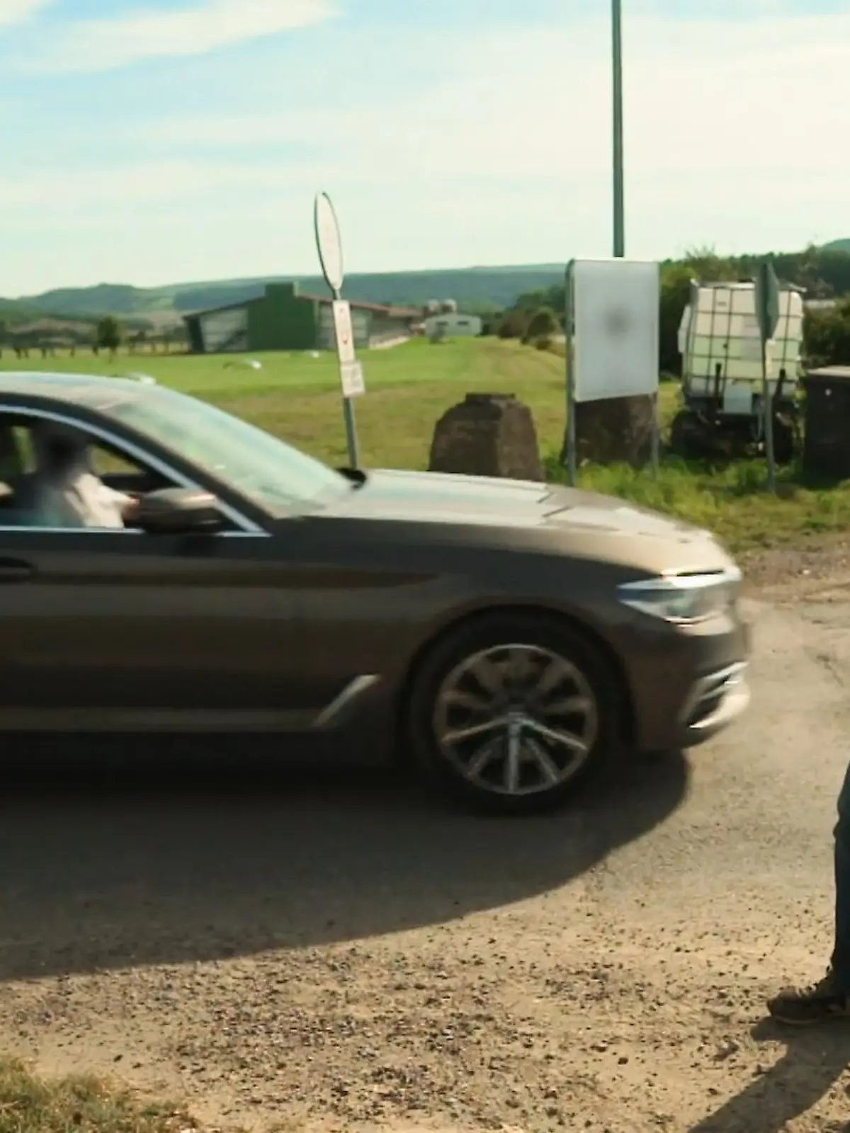 Bild zu: "Martin Rütter unterwegs in Sachen Eier"