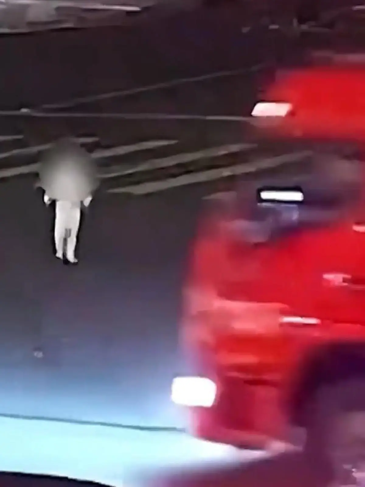 Bild zu: "Mitten in der Nacht! Kleinkind (3) irrt alleine auf Hauptstraße herum"