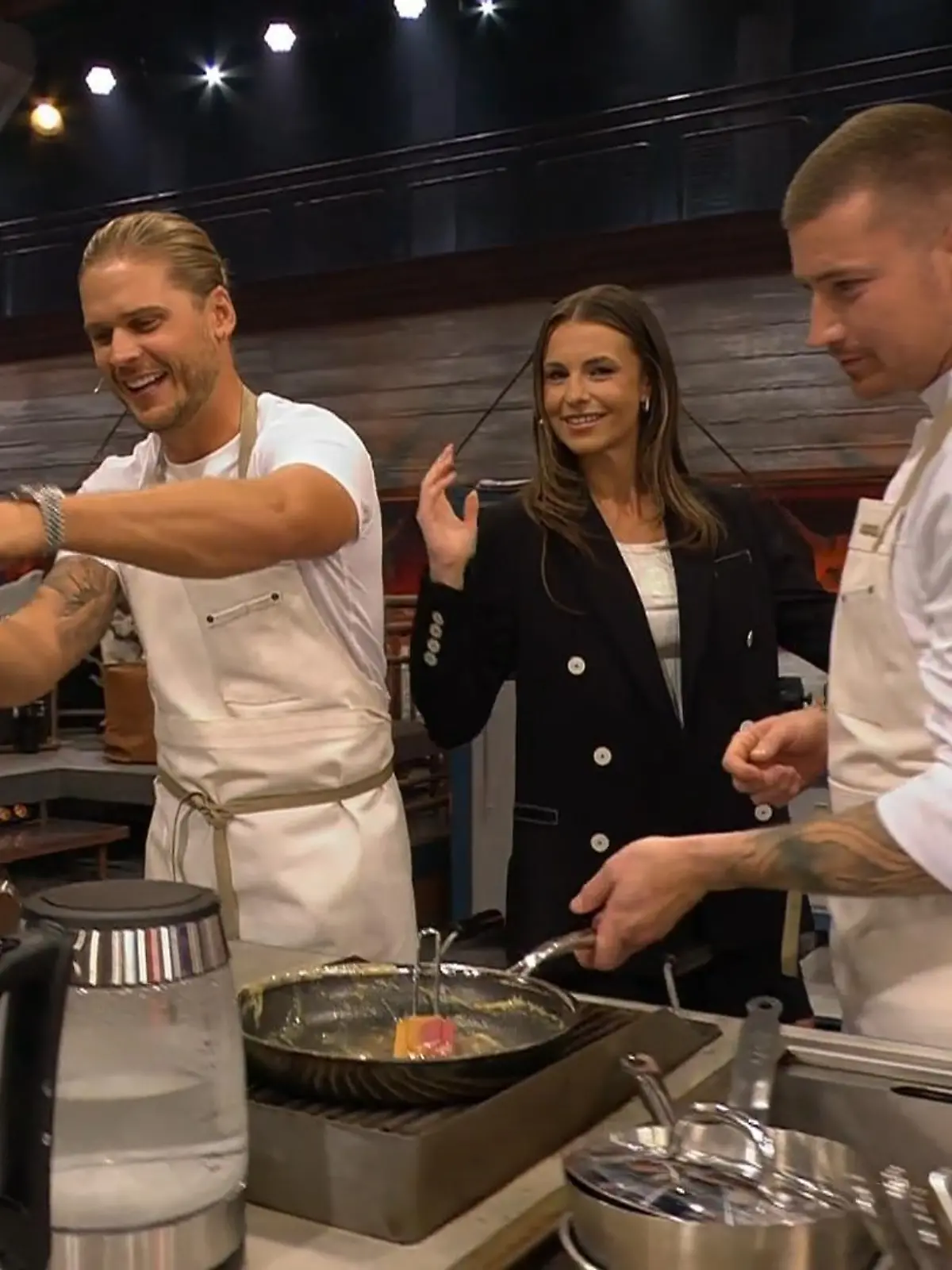 Bild zu: "„Da wird man ja ganz wuschig!” Bei diesem Promi kommt Laura Wontorra richtig ins Schwitzen"