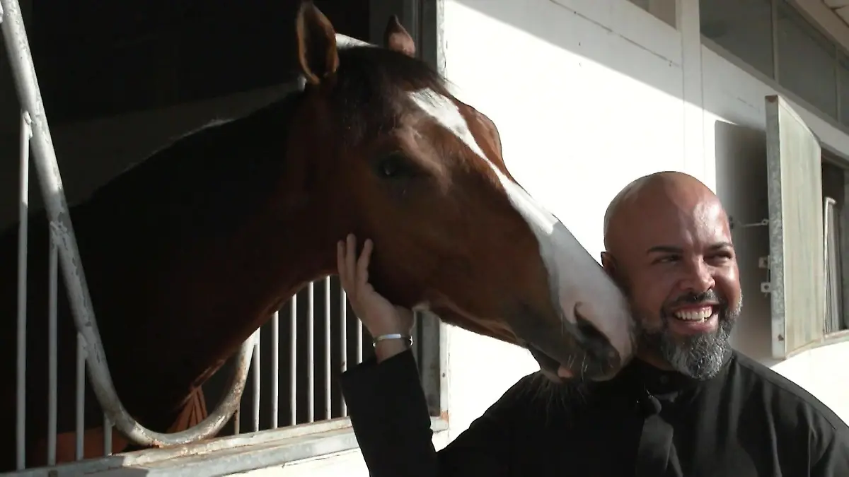 Ex-Boyband-Star Akay Kayed in Dubai 