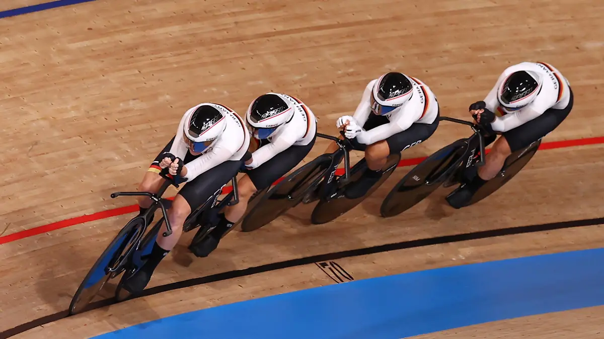 Tokyo 2020 Olympics - Cycling - Track - Women's Team Pursuit - Qualification - Izu Velodrome, Shizuoka, Japan - August 2, 2021. Franziska Brausse of Germany, Lisa Klein of Germany, Mieke Kroeger of Germany and Lisa Brennauer of Germany in action. REUTERS/Kacper Pempel