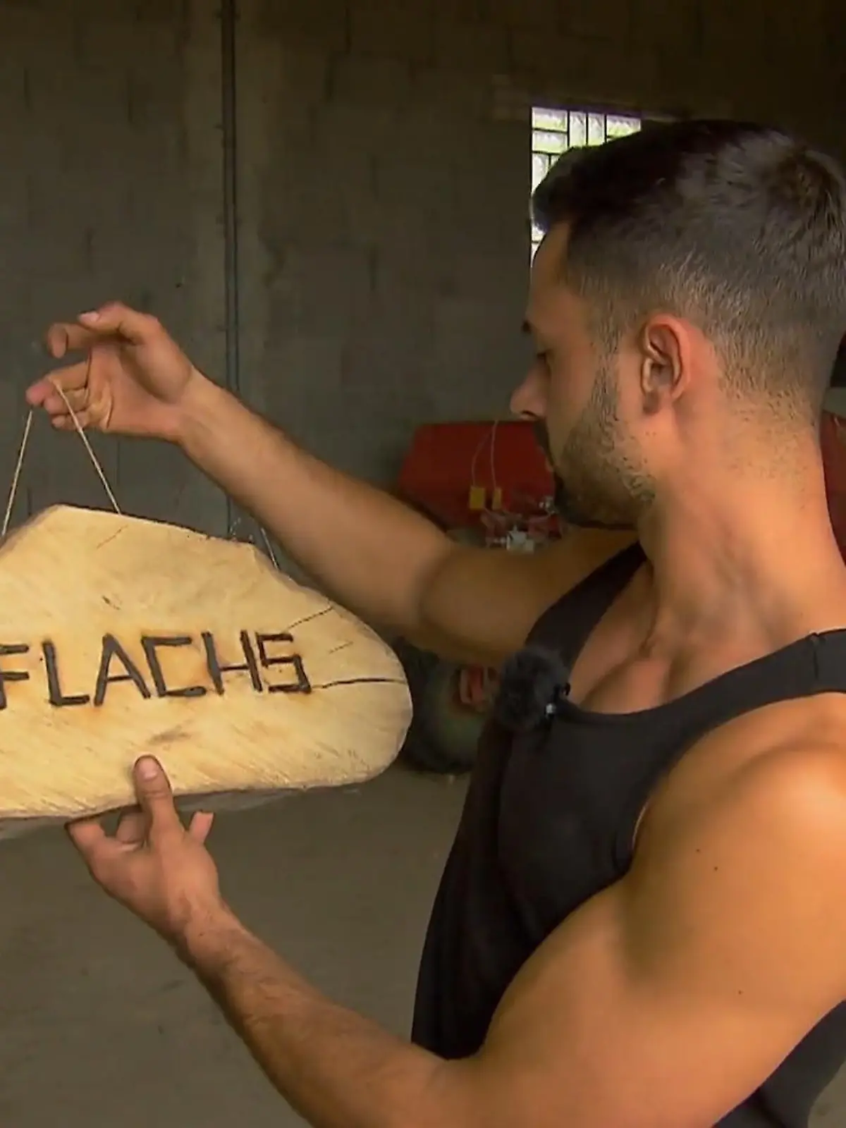 Bild zu: "Basti zeigt, wie wichtig ihm Kerrin ist"