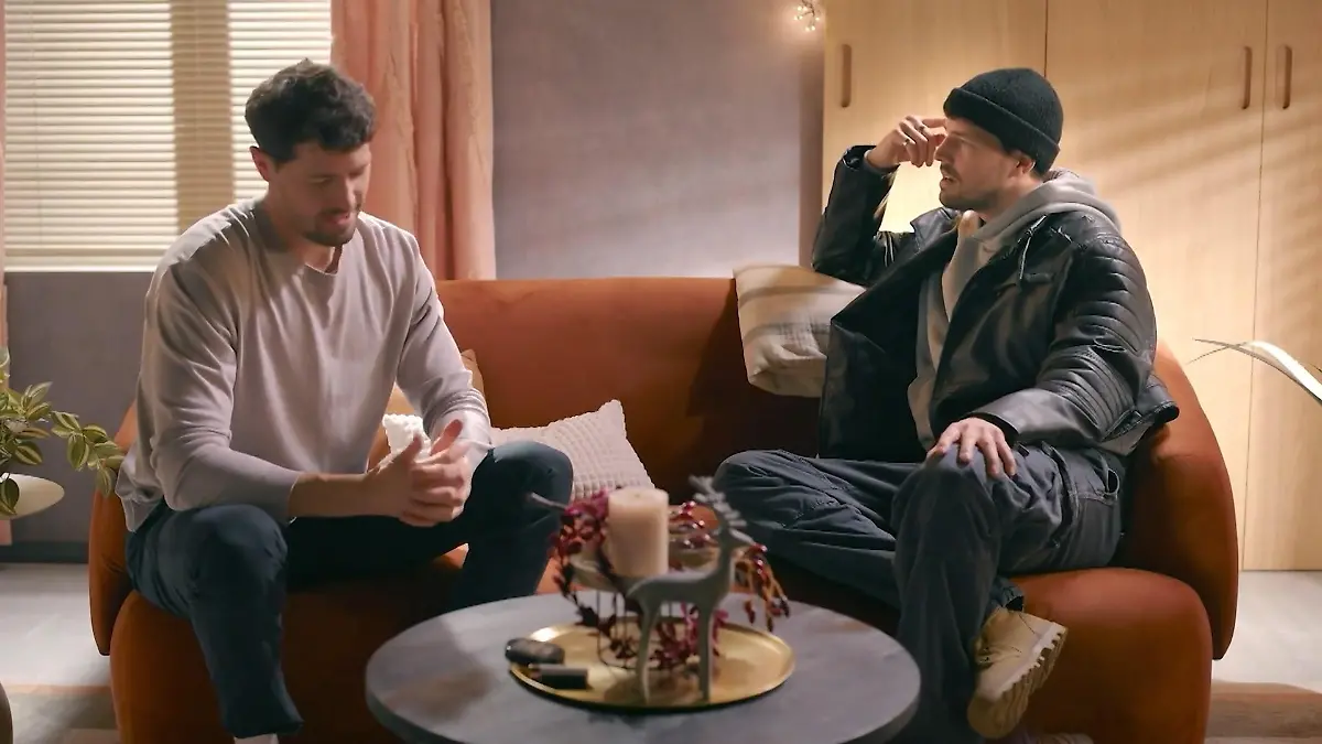 In der richtigen AWZ-Szene sieht es dann so aus. Daniel Noah ist zwei Mal zu sehen. Einmal als Jan und einmal als Mika.