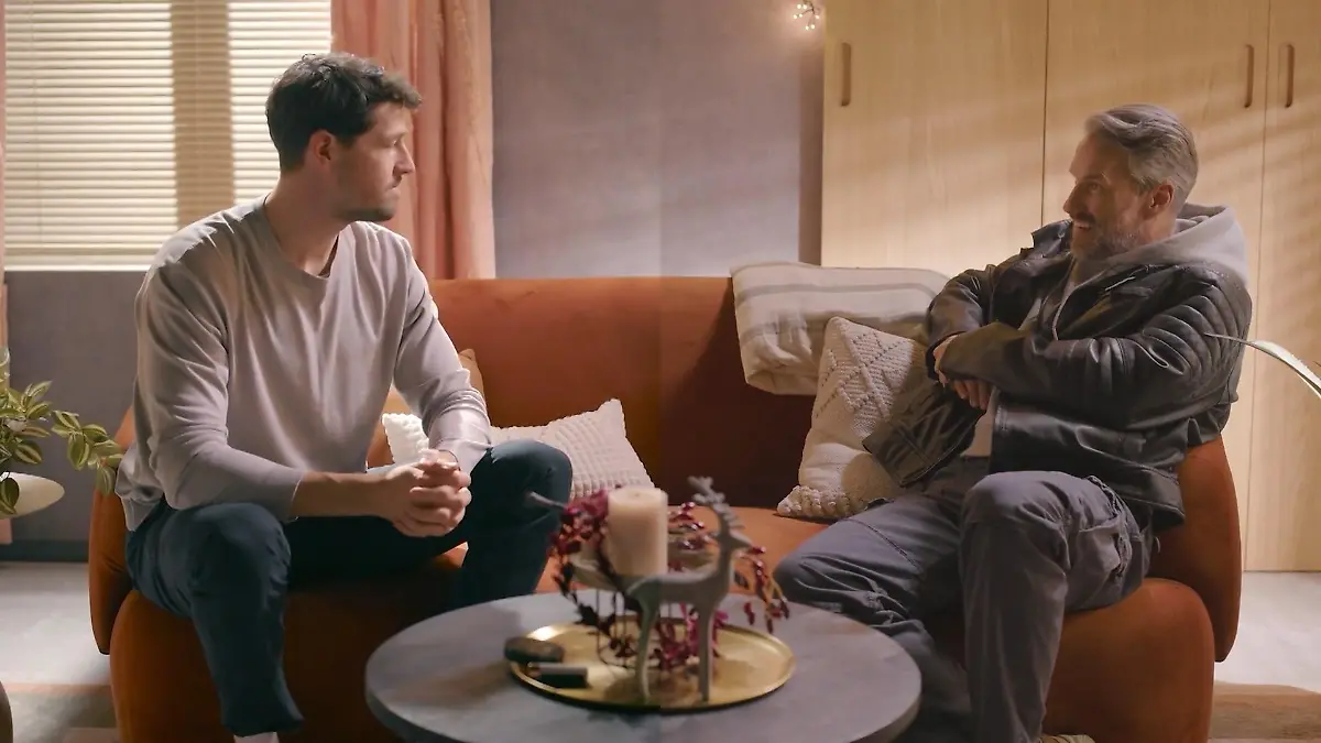 Damit Daniel Noah beim Dreh einen Spielpartner hat, sitzt ihm Kollege Stefan Bockelmann gegenüber.