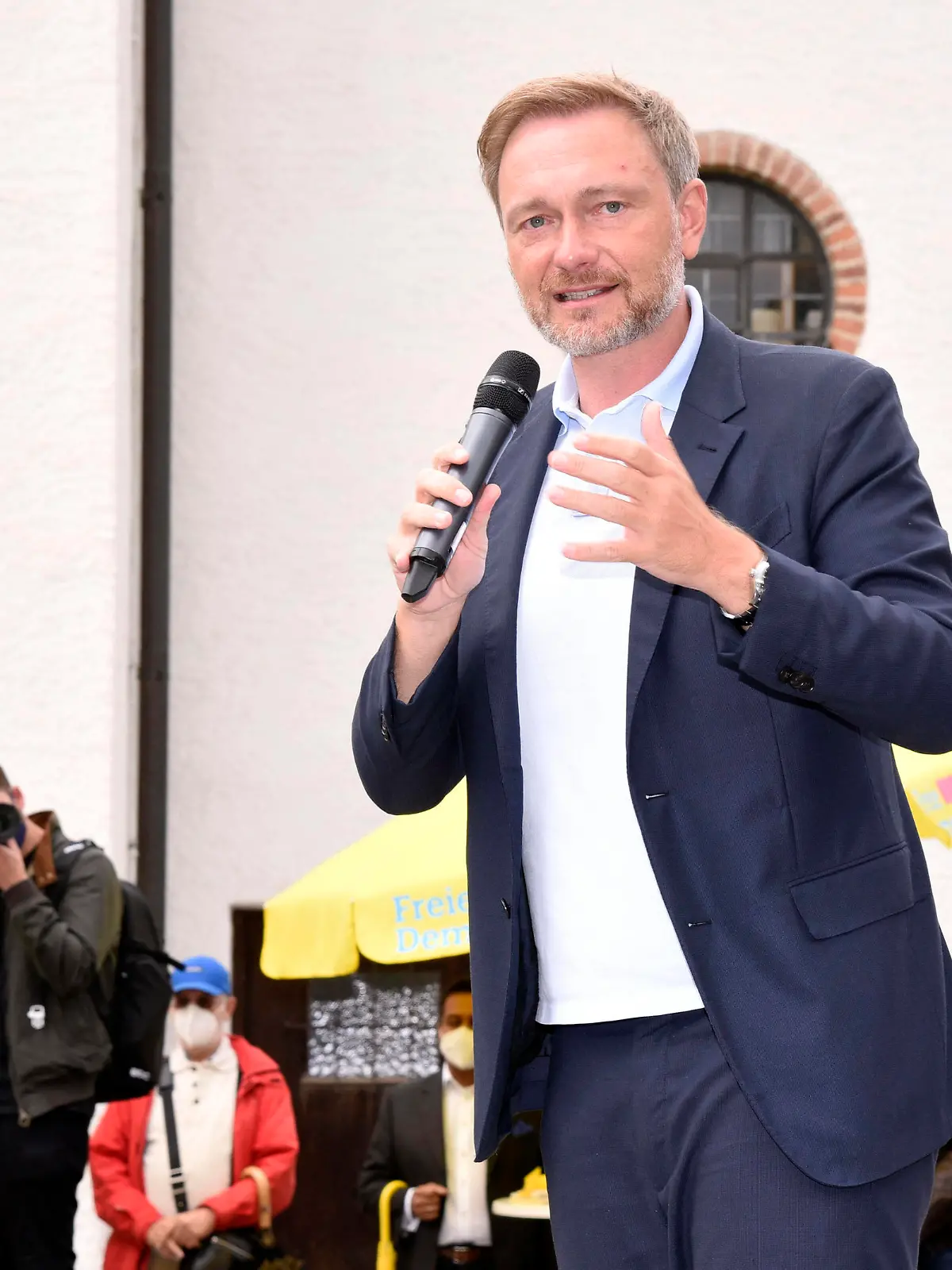  Christian Lindner auf Sommertour der FDP auf dem Kirchplatz. Starnberg, 01.08.2021 *** Christian Lindner on summer tour of the FDP on the church square Starnberg, 01 08 2021 Foto:xS.xAdamx/xFuturexImage